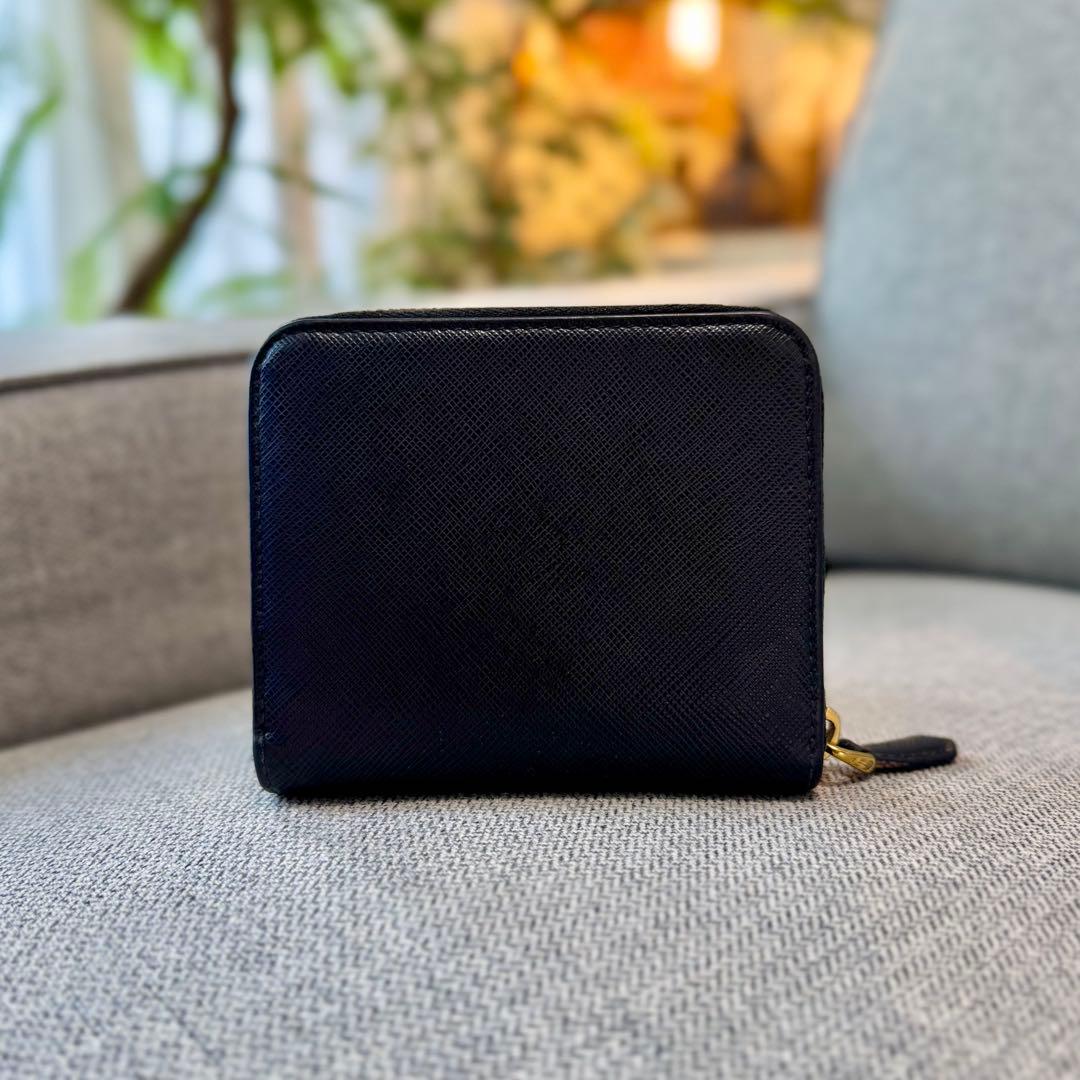 PRADA プラダ サフィアーノ トライアングル ラウンドジップ 二つ折り財布
