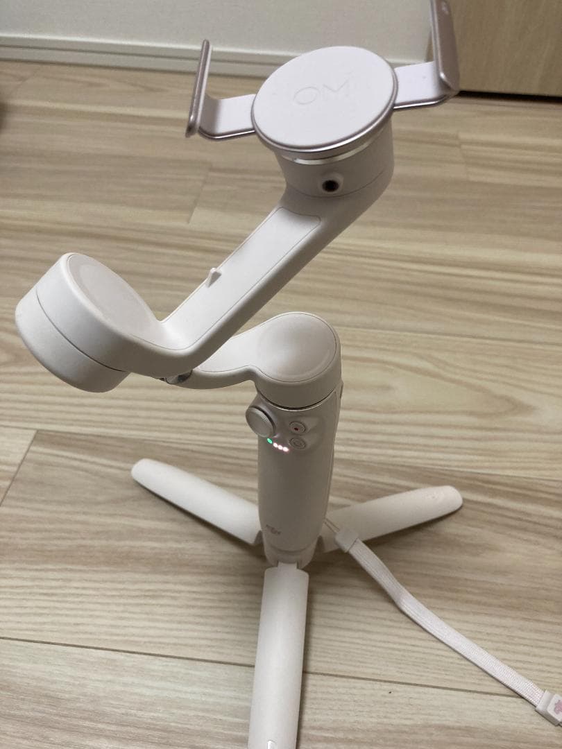 DJI OM5（サンセットホワイト） ジンバル　スタビライザー 収納袋付き
