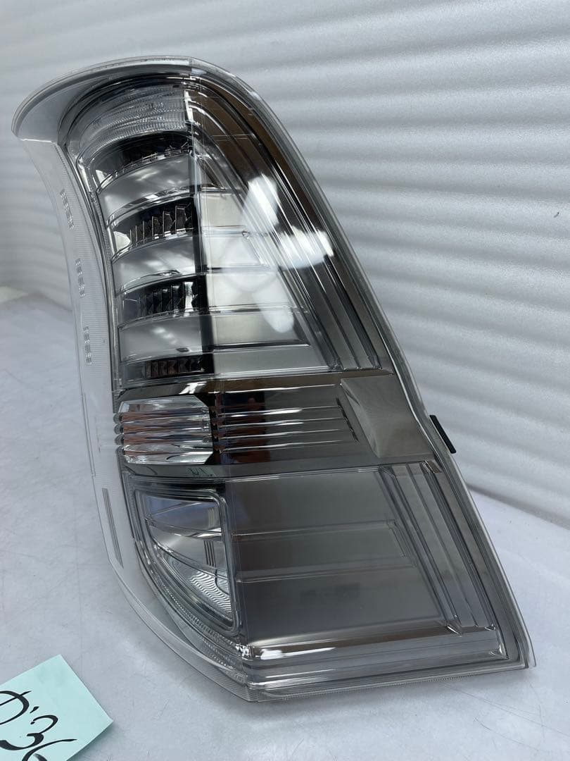 中古|ステップワゴンDBA-RK5 左テールランプスタンレー W0587 か36