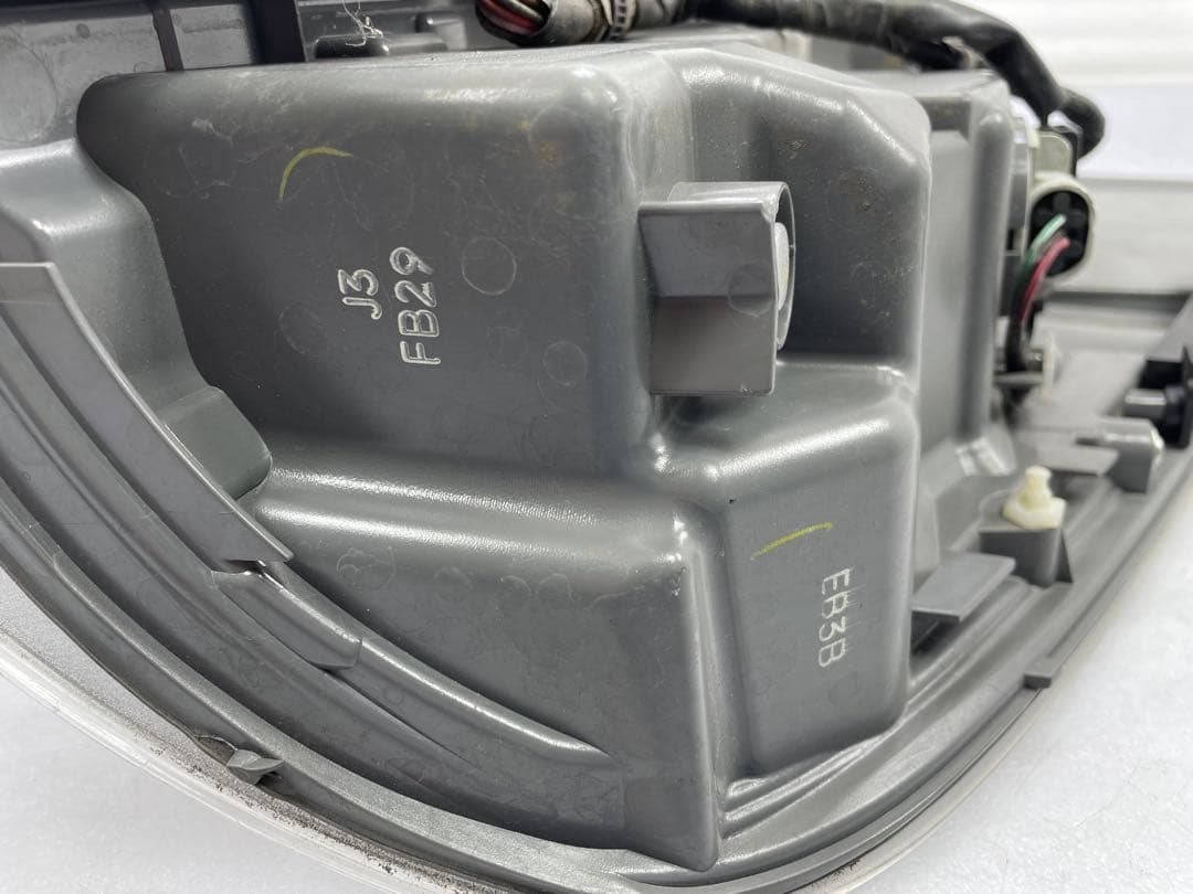 中古|ステップワゴンDBA-RK5 左テールランプスタンレー W0587 か36