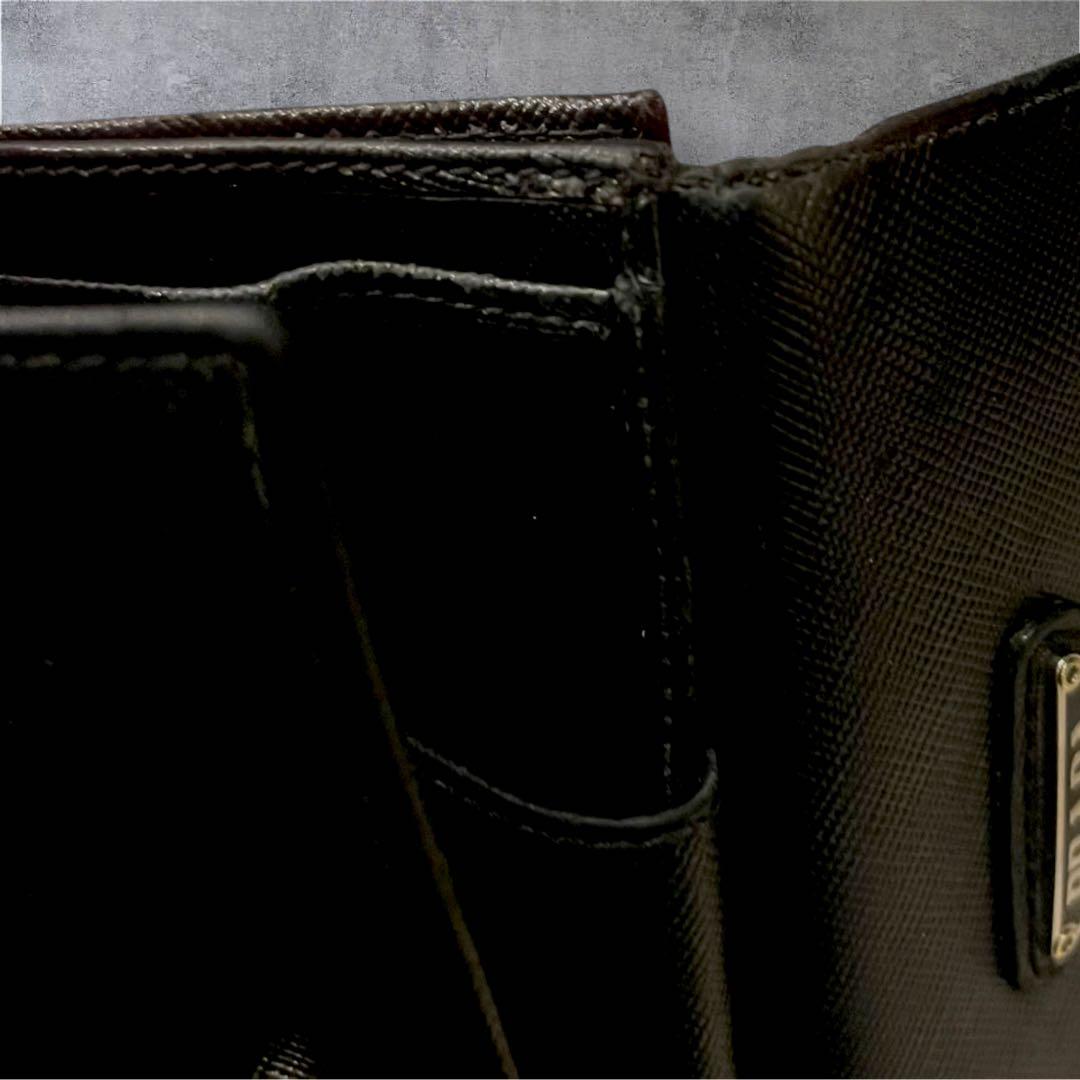 PRADA 三角ロゴ　二つ折り財布