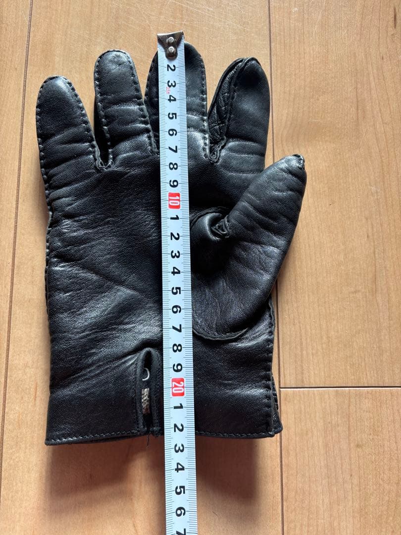 ブラックレザー手袋 金属バックル付き