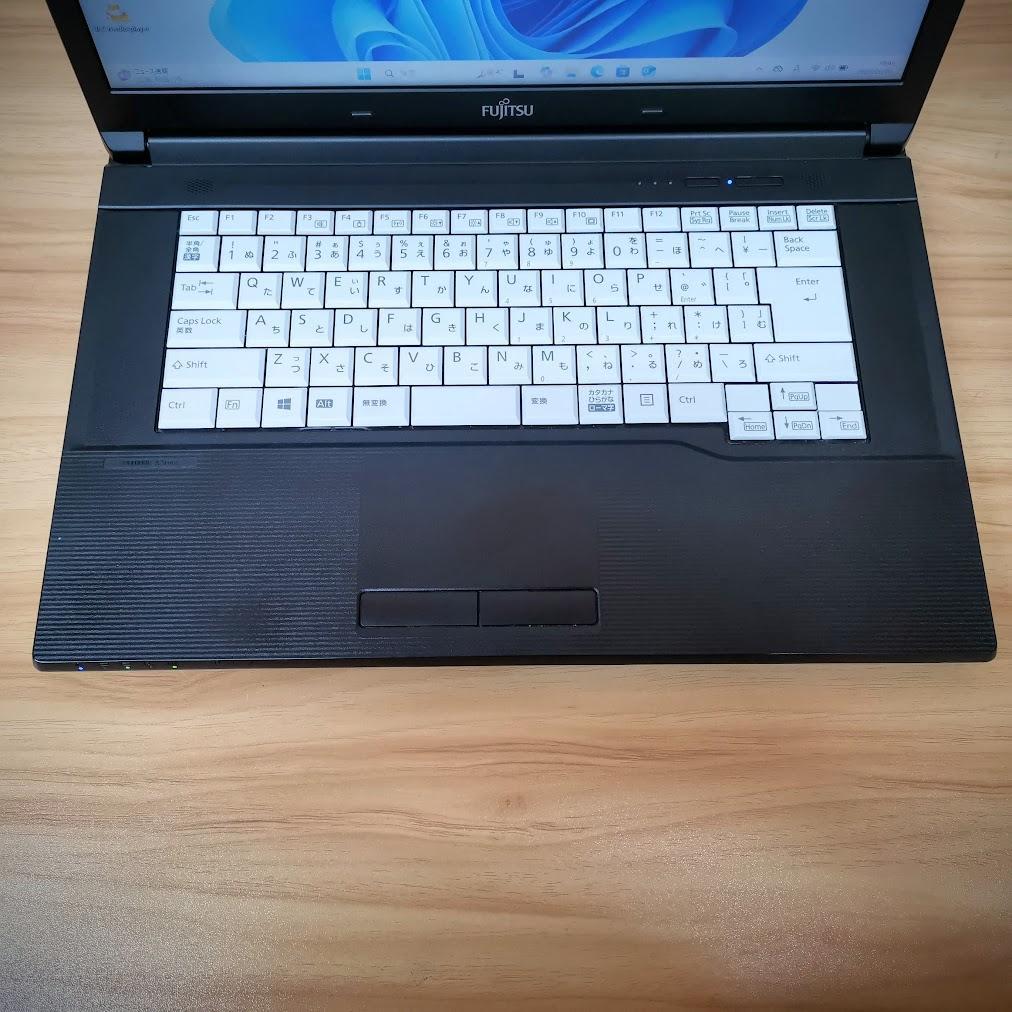 富士通 Core i5 / SSD256GB / DDR4-8GB搭載ノートPC