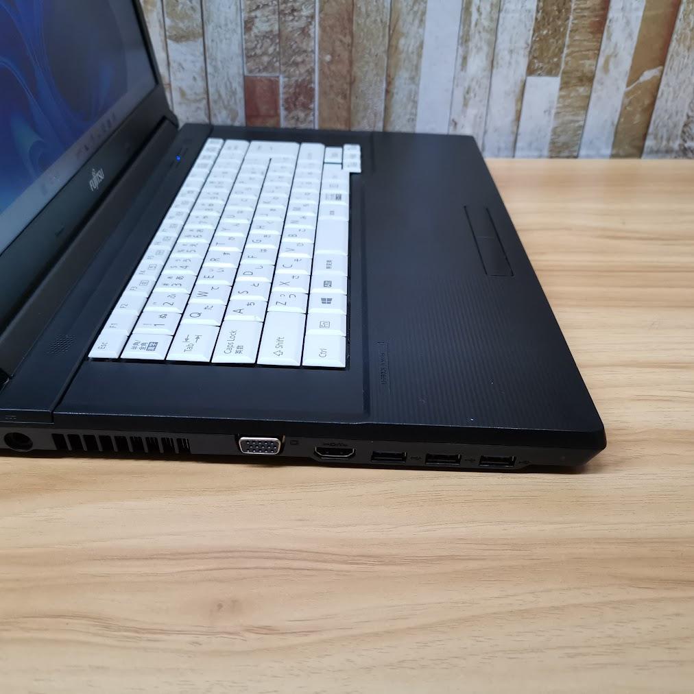 富士通 Core i5 / SSD256GB / DDR4-8GB搭載ノートPC