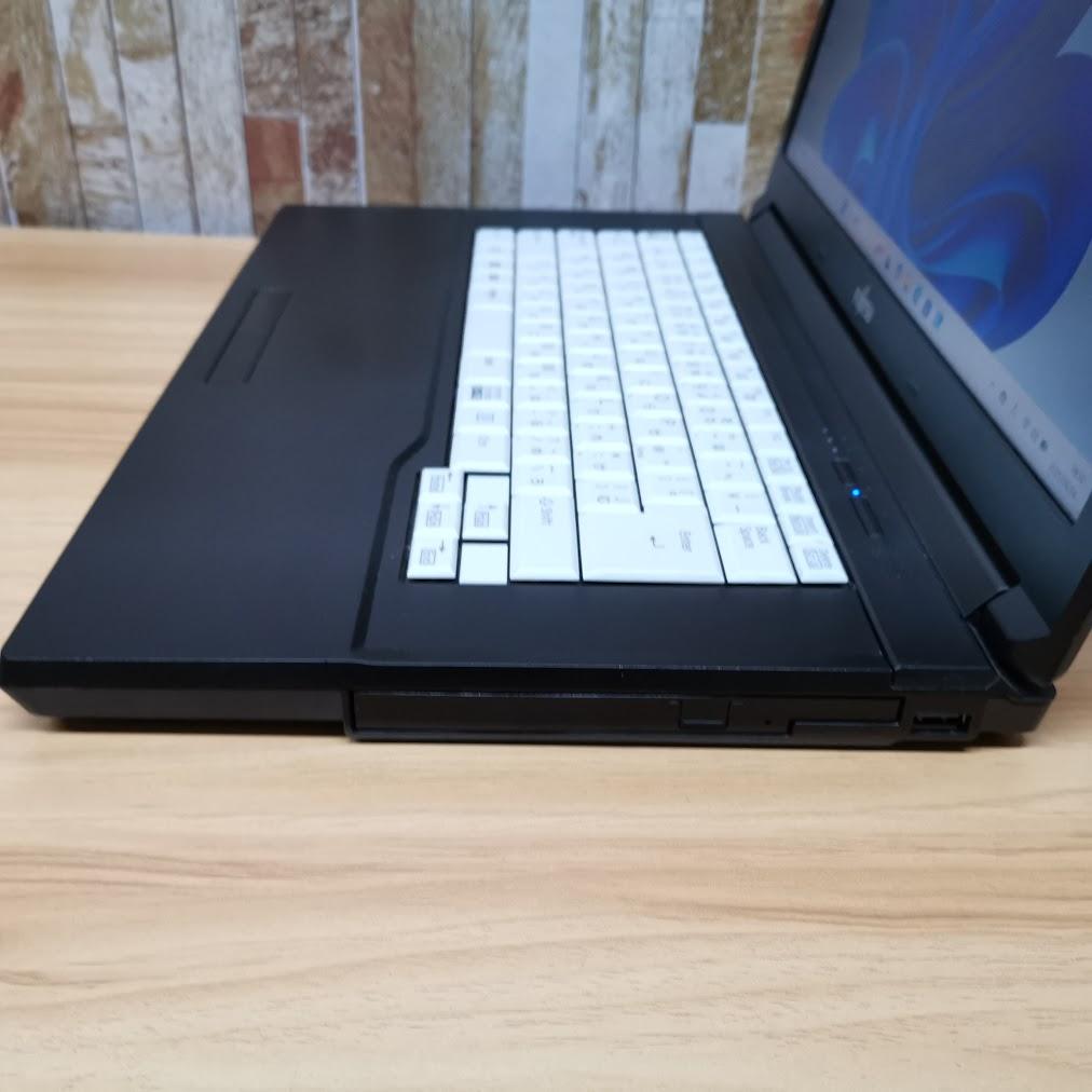 富士通 Core i5 / SSD256GB / DDR4-8GB搭載ノートPC