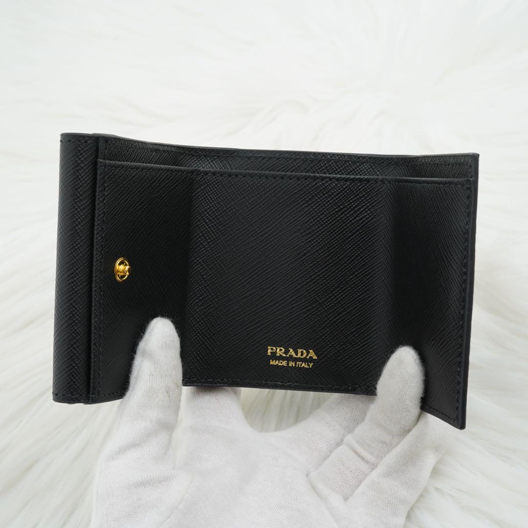 新品未使用品　箱・カード付き　PRADA プラダ　三つ折り財布　サフィアーノ　黒