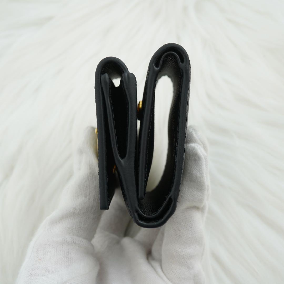 新品未使用品　箱・カード付き　PRADA プラダ　三つ折り財布　サフィアーノ　黒
