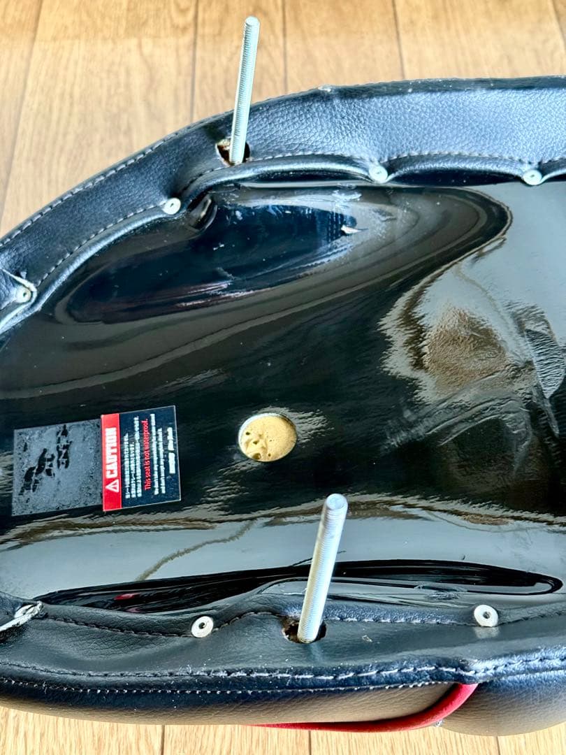 レア SR400 社外 イージーライダース ナイトロヘッズ タックロールシート
