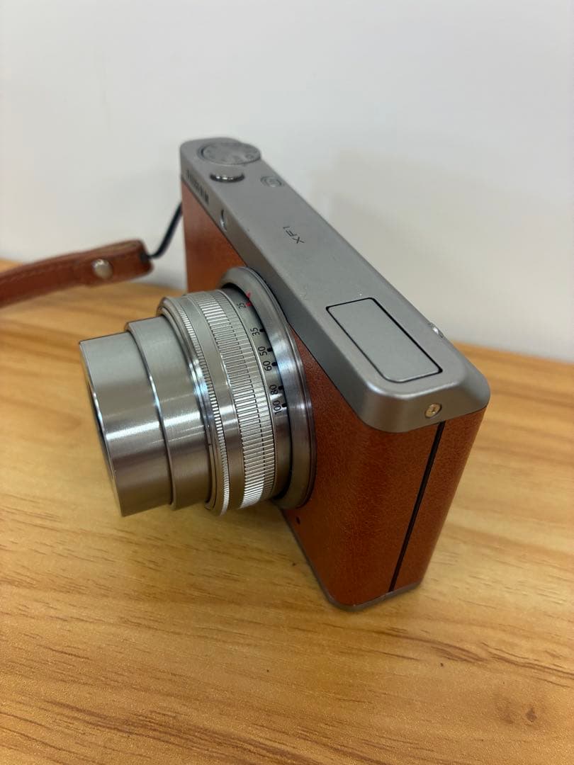 FUJIFILM XF1デジタルカメラ 充電器・カバー付