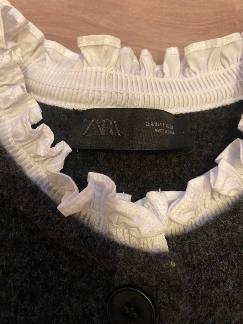 新品★ZARA グレーフリル付きカーディガンサイズS