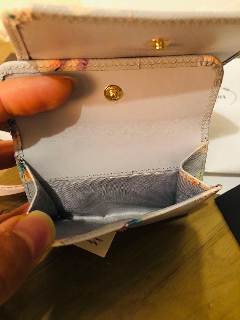 PRADA 三つ折り財布 (ICチップ(RFID)搭載)