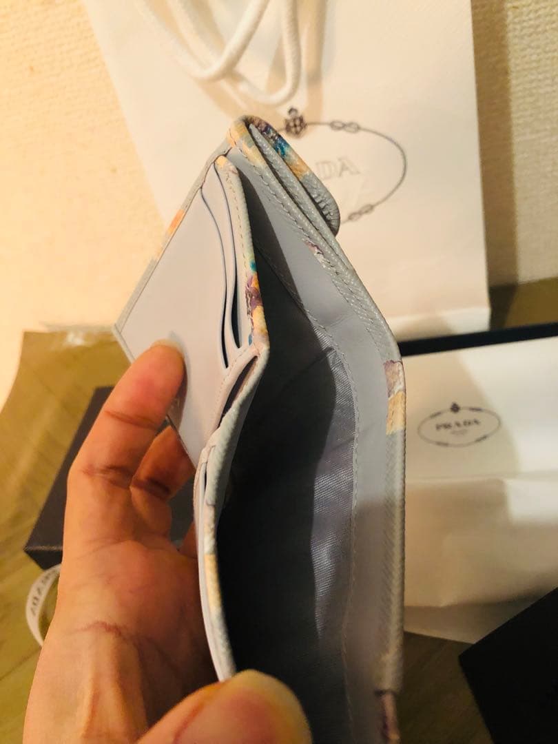 PRADA 三つ折り財布 (ICチップ(RFID)搭載)