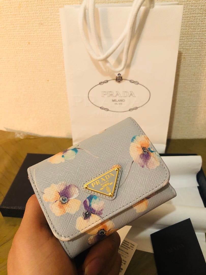 PRADA 三つ折り財布 (ICチップ(RFID)搭載)