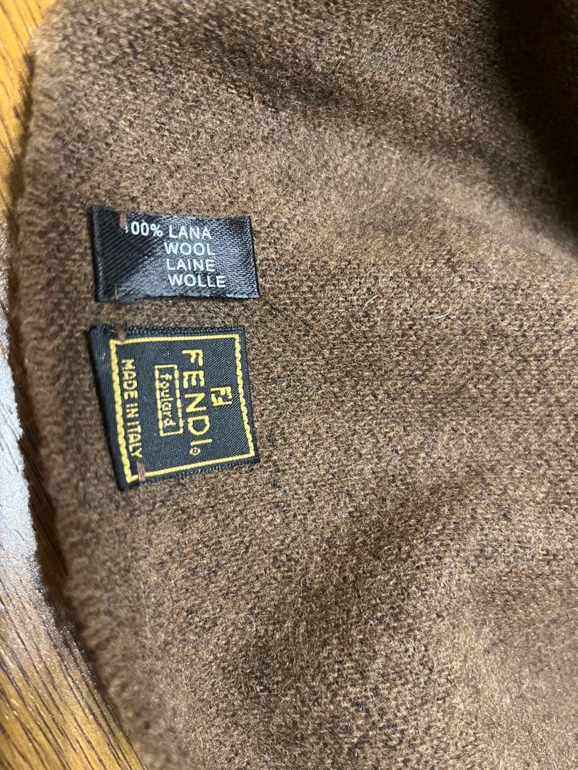 ヴィンテージ FENDI マフラー ロゴ入り ウール100% イタリア製