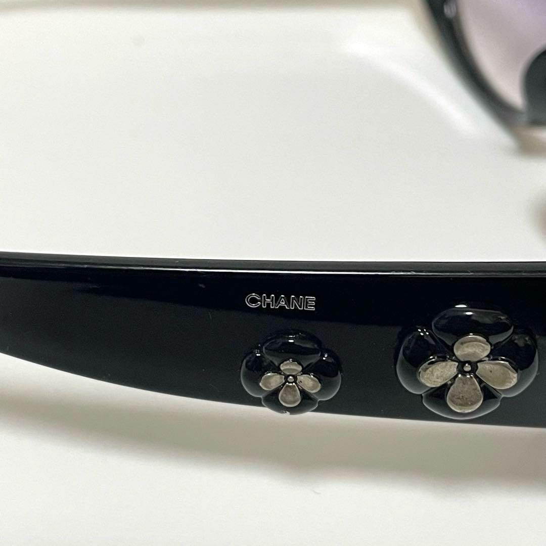 良品 CHANEL サングラス　カメリア　サイドロゴ　　黒　ケース、クロス付き