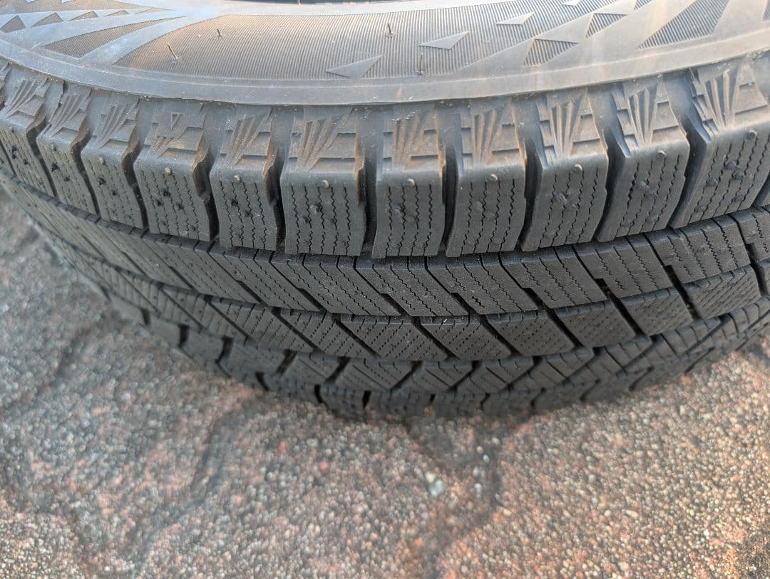 ブリヂストン　ブリザック vrx3 175/65r15 24年製　高品質　イボ付