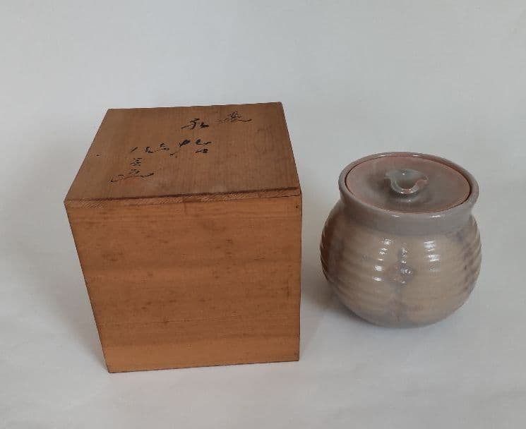 【茶道具】萩焼 水指 七代 佳炎造 芋頭