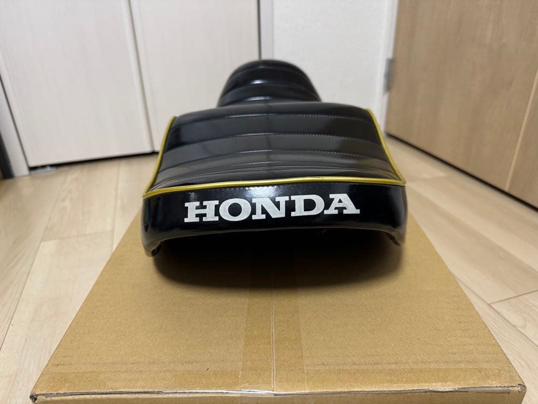 啓*次様 ジェイド250 mc23 タックロール　シート　当時物　黒金