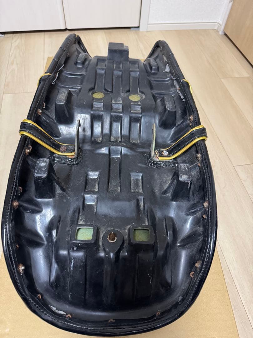 啓*次様 ジェイド250 mc23 タックロール　シート　当時物　黒金