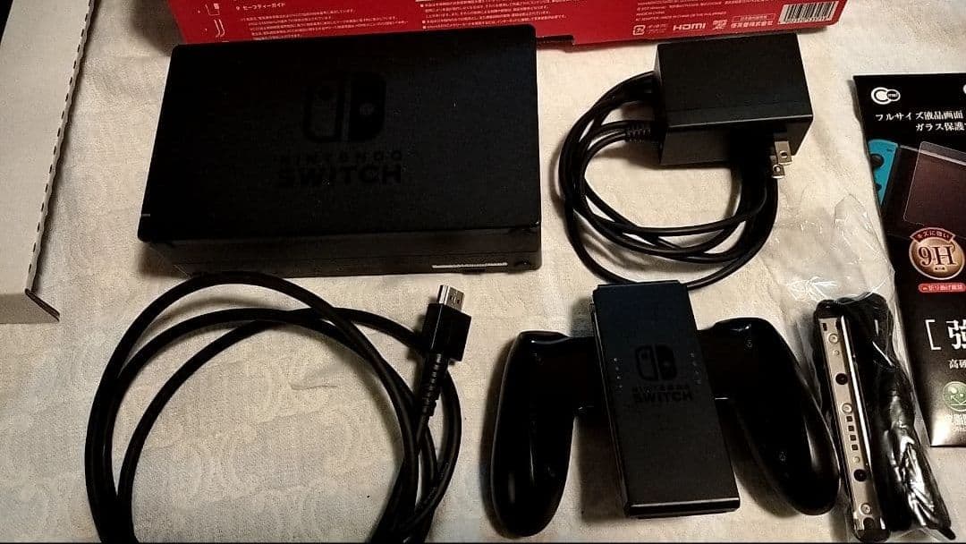 Nintendo Switch 本体 付属品完備　元箱つき　新品ガラスフィルム