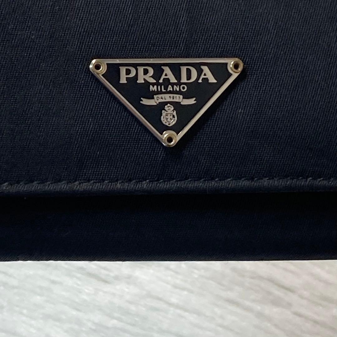 早い者勝ち　PRADA プラダ　二つ折り　三つ折り　三角ロゴ　フレーム　黒