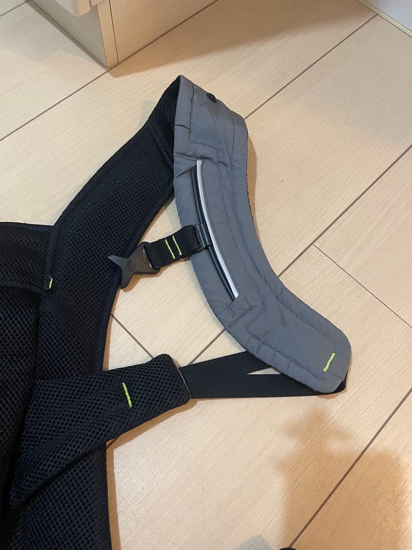 【極美品】エルゴベビー　AWAY アウェイ　コンパクト　抱っこ紐　メッシュ