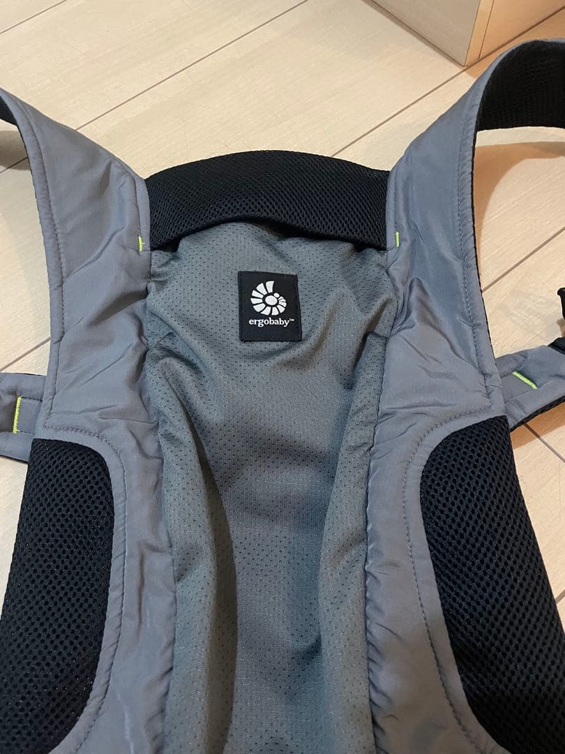 【極美品】エルゴベビー　AWAY アウェイ　コンパクト　抱っこ紐　メッシュ