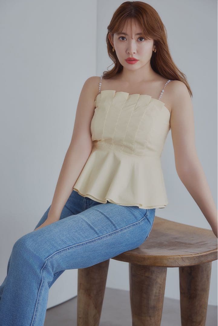 【新品】herlipto Pearl-Strap Frill Top