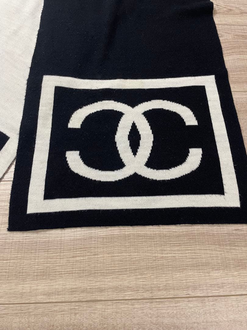 CHANEL ロゴ入り マフラー 黒/白