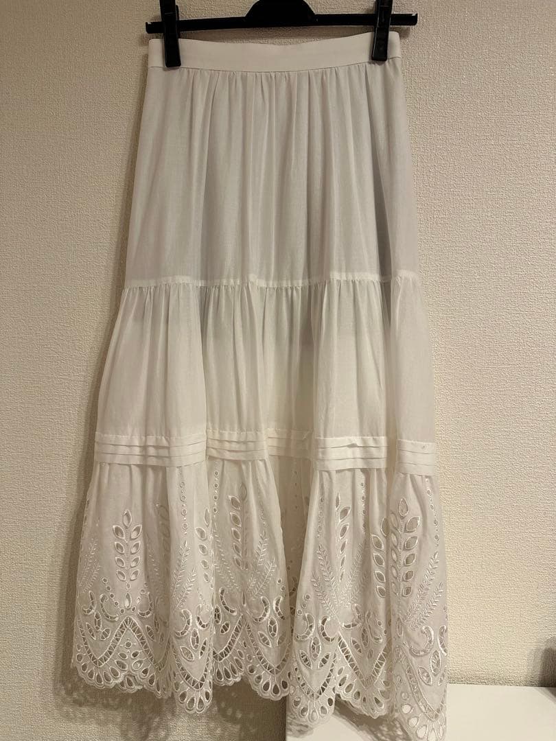 JUSGLITTY コットンティアードカットワークスカート
