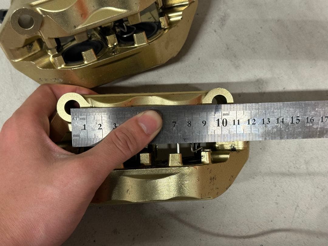 ブレンボ bremdo ラジアルマウントキャリパー 左右セット ピッチ100mm