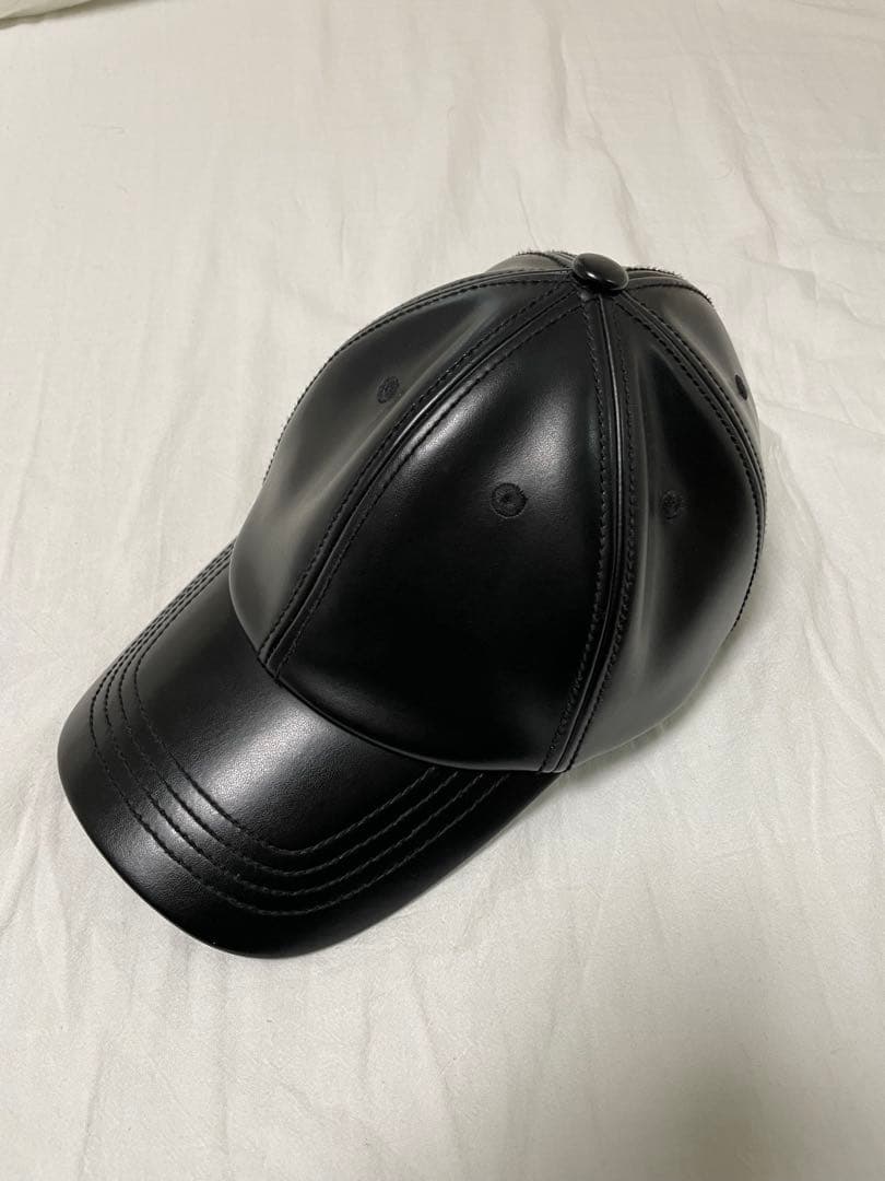 Acne Studios ブラックフェイクレザーキャップ