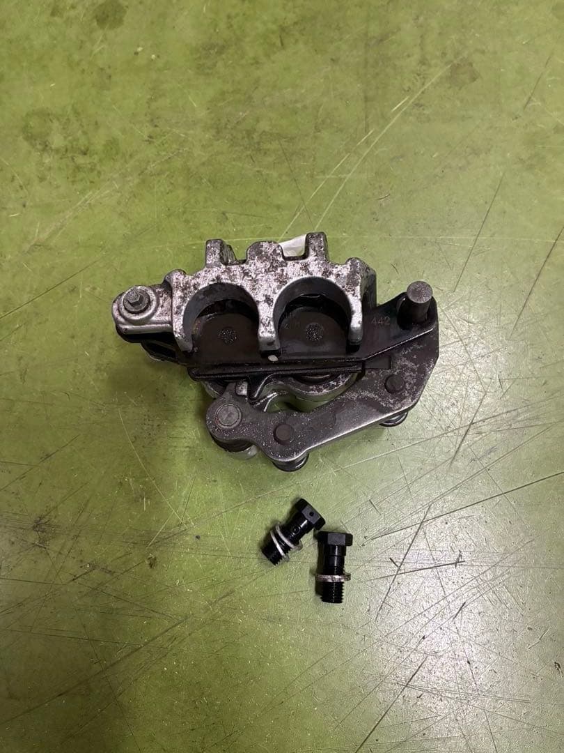 アドレスＶ１２５用　社外キャリパー・ホース　中古品