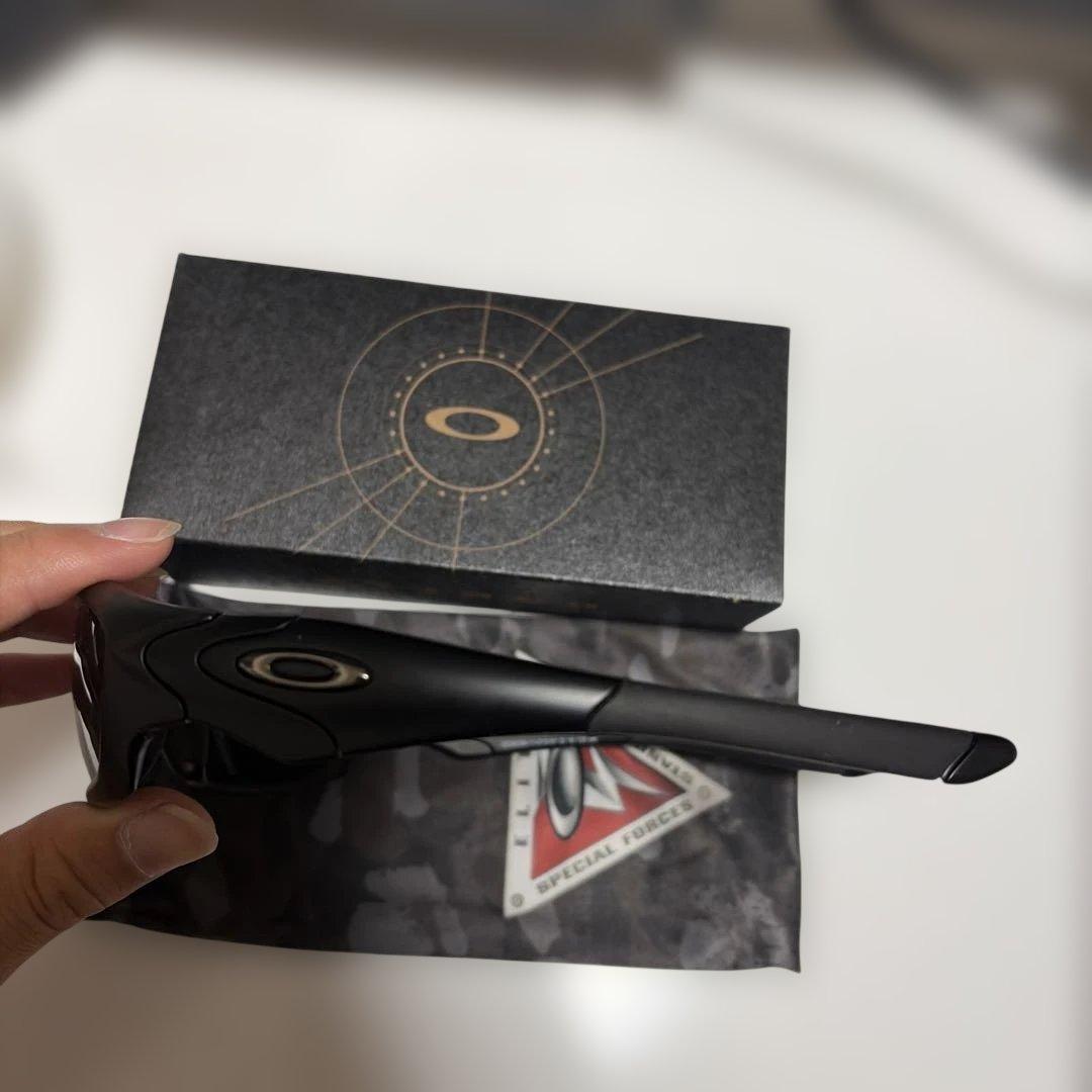 io着用OAKLEYサングラス