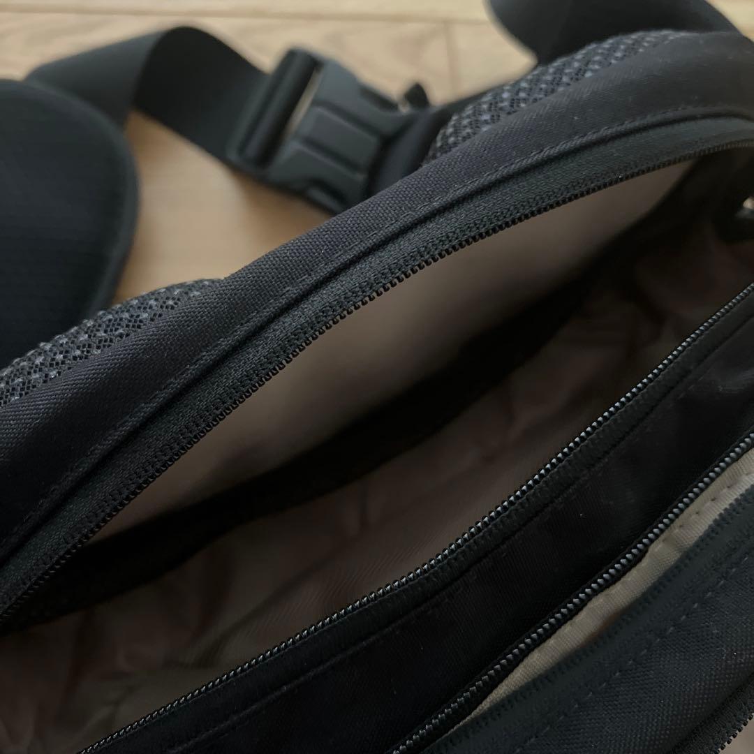 【Hugoo】【美品】（ハグー）抱っこ紐　ヒップシート付きショルダーバッグ