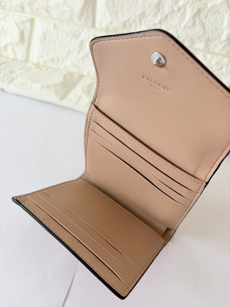未使用品 COACH コーチ 三つ折り財布 ベージュ スリム