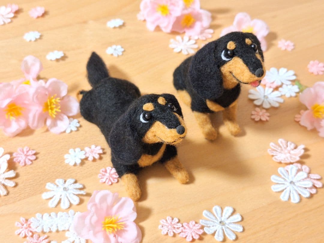 お座り ダックス ♪ ブラックタン 羊毛フェルト ぬいぐるみ 春