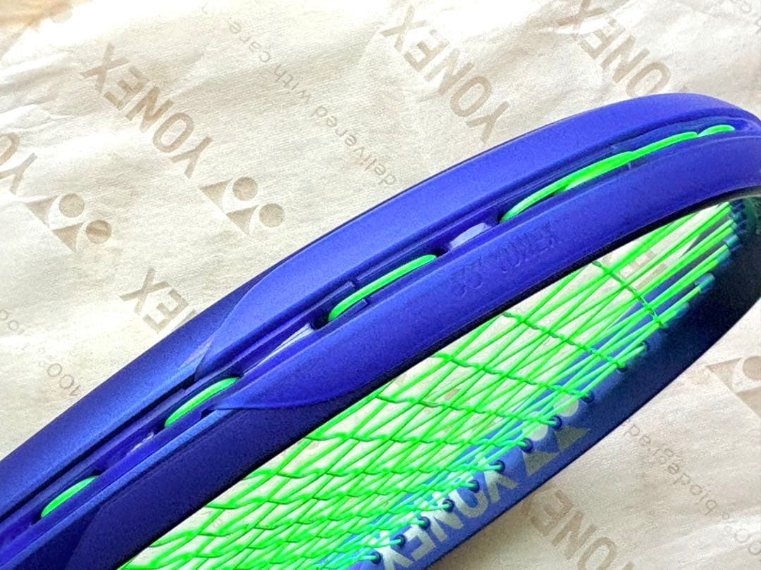 【ほぼ新品】 YONEX EZONE 100L G2 2025 国内正規品