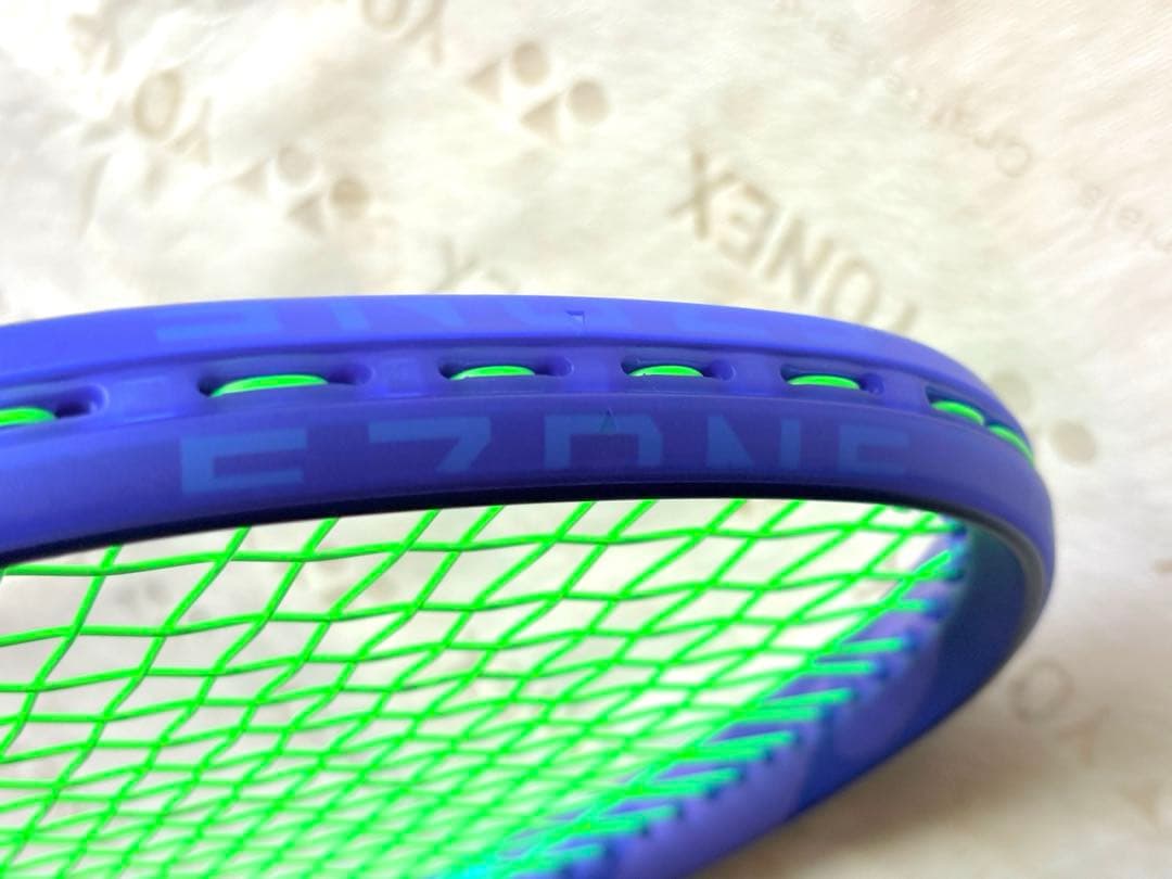 【ほぼ新品】 YONEX EZONE 100L G2 2025 国内正規品