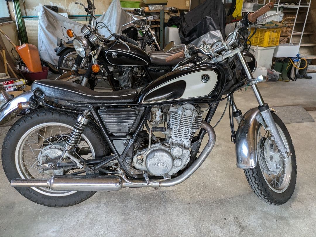 SR400 トライアンフ風シート