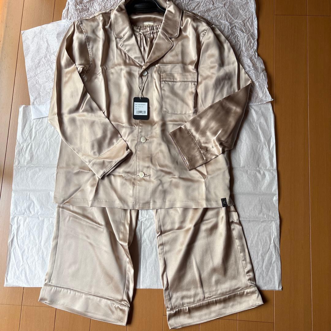 [新品]ベージュ シルク　パジャマセット　M