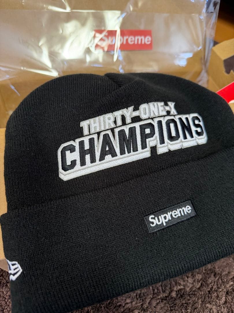 Supreme ニット帽 黒刺繍