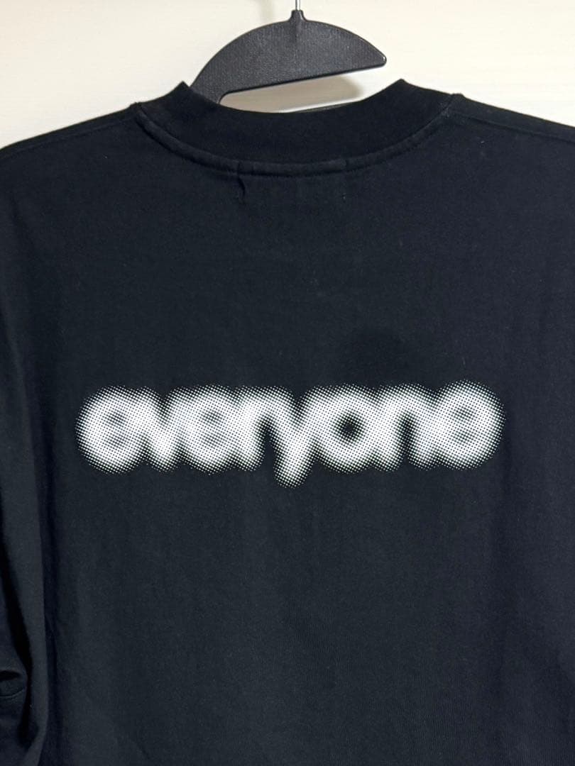 トップス everyone back logo Tee BK M