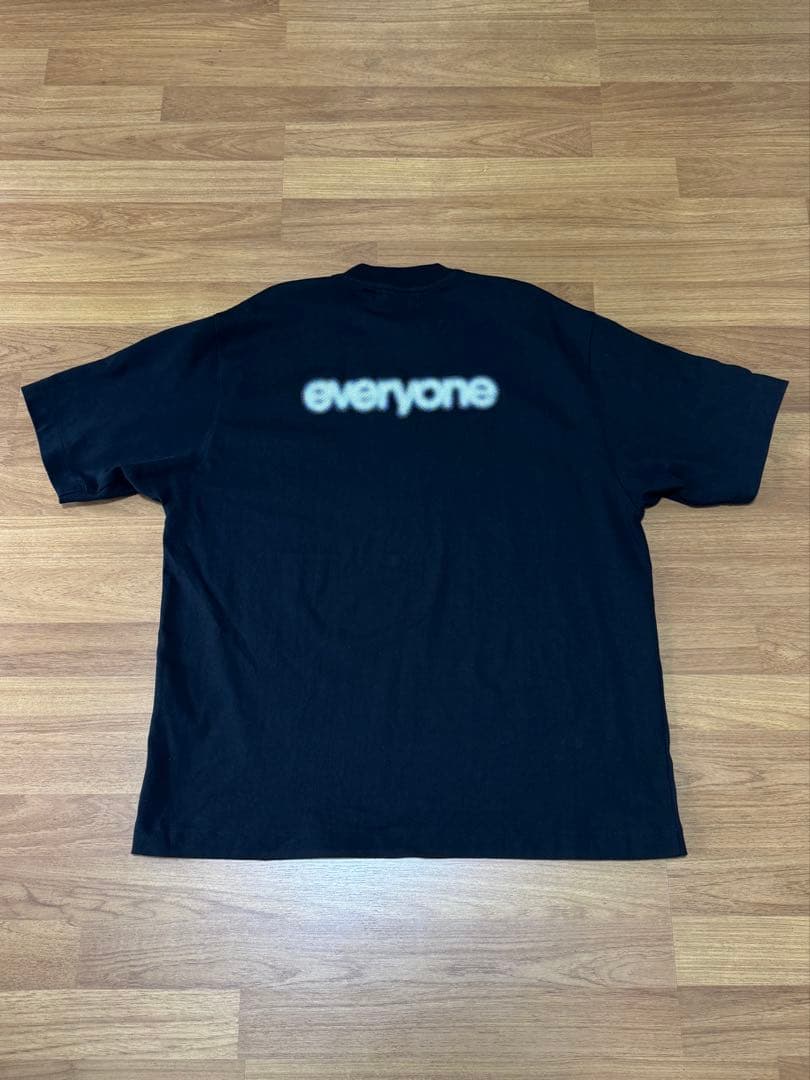 トップス everyone back logo Tee BK M