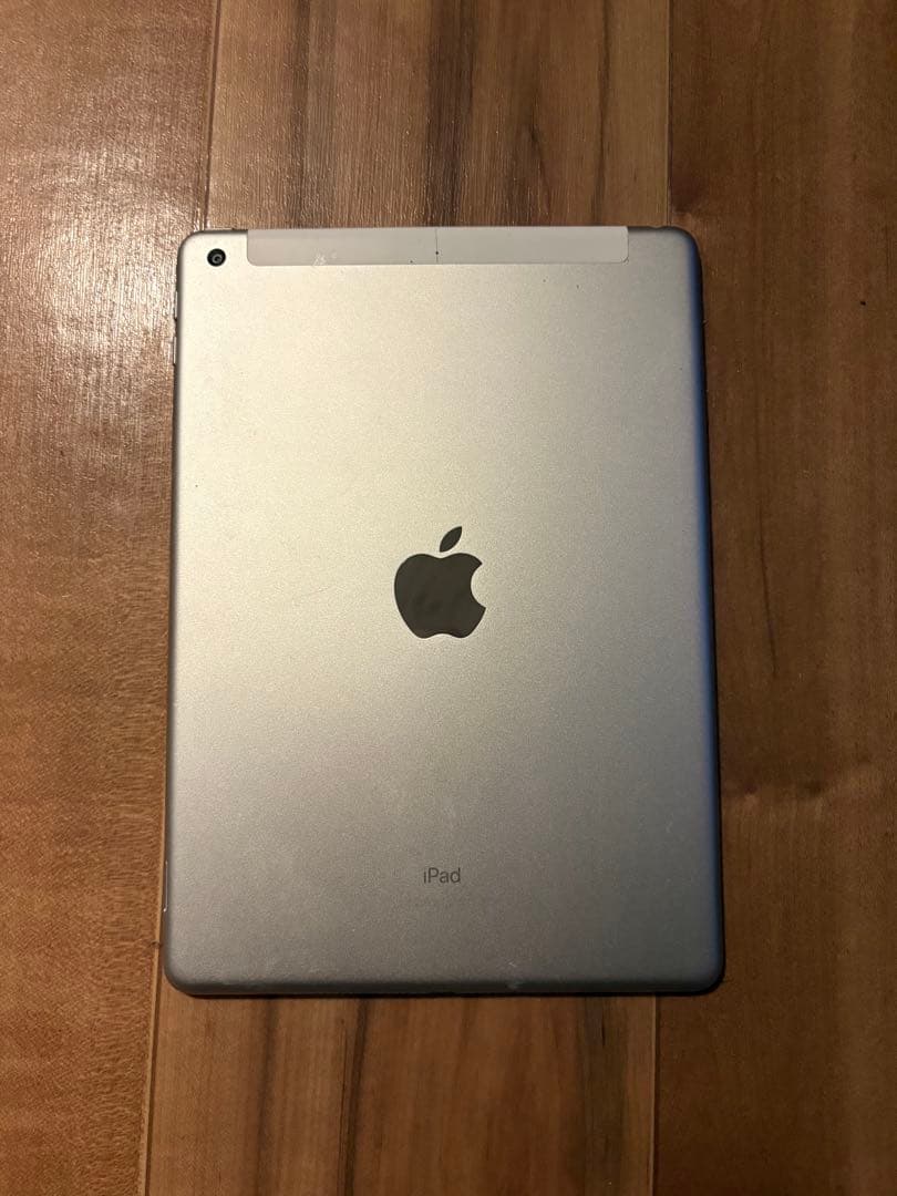 Apple iPad 第5世代 シルバー 本体のみ