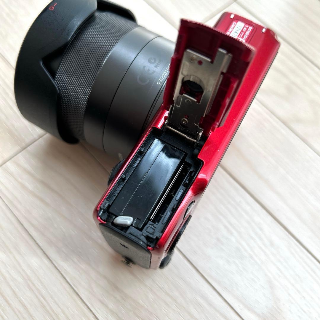 Canon EOS M レッド ミラーレス一眼カメラ レンズ付き