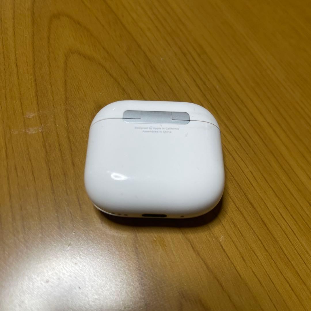 AirPods4本体 ホワイト 充電ケース付き