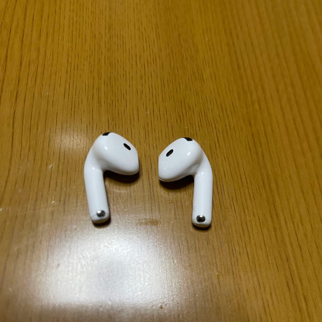 AirPods4本体 ホワイト 充電ケース付き