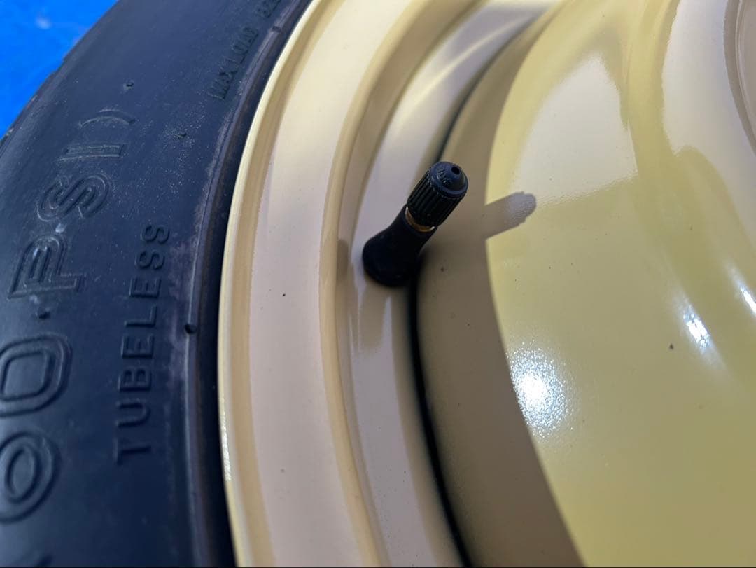 トヨタ　ヴォクシー　ZRR80 スペアタイヤ未使用品