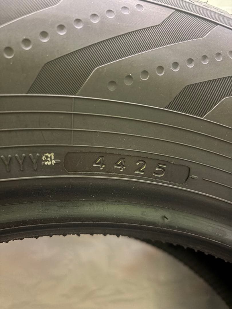 値下げしました！引取り歓迎　新車外し未使用 225/65R17 ②